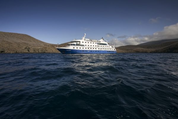 Service aboard Santa Cruz II makes the difference when exploring Galapagos.